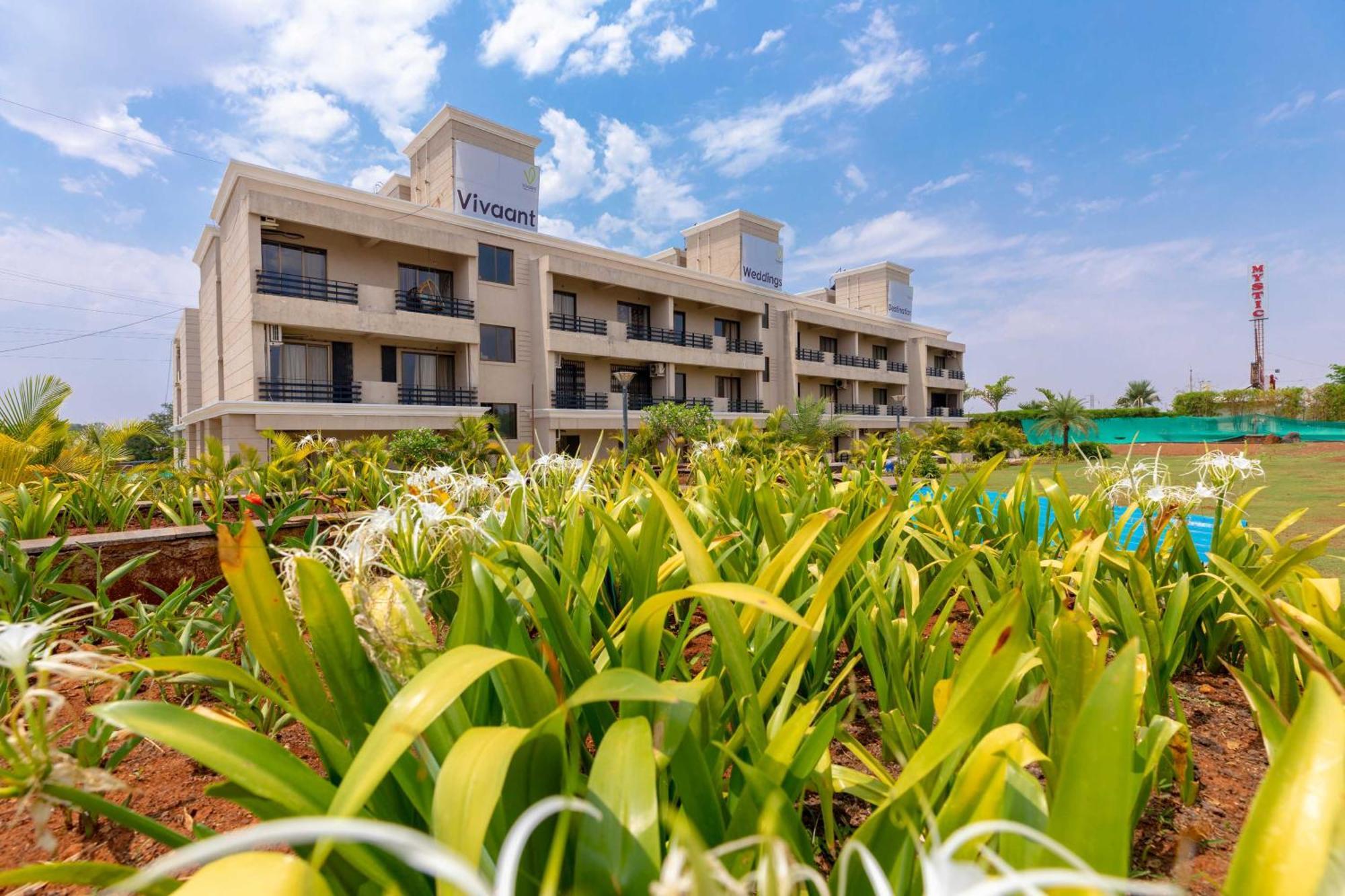 Vivaant Retreat And Conventions Hotel Igatpuri Exterior photo